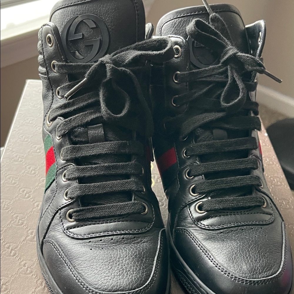 Kids Gucci Black Leather Sneakers with Red and Green Accents 5 1/2 vintage